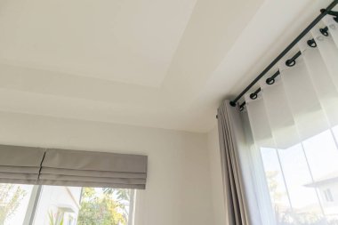 Oturma odasındaki perde iç dekorasyonu