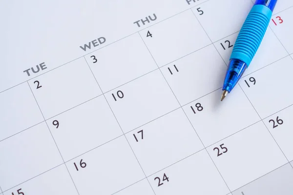 Niebieski Długopis Stronie Kalendarza Tło Biznes Planowanie Spotkanie Koncepcja — Zdjęcie stockowe