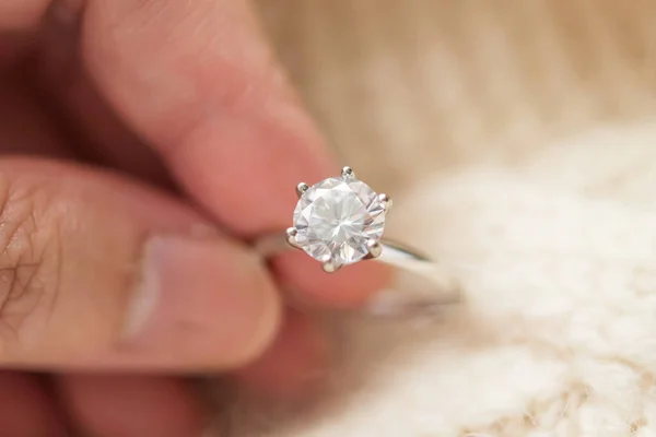 Main Tenir Beaux Bijoux Bague Diamant — Photo