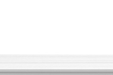 Boş beyaz tahta masa üstü beyaz arkaplanda izole edildi