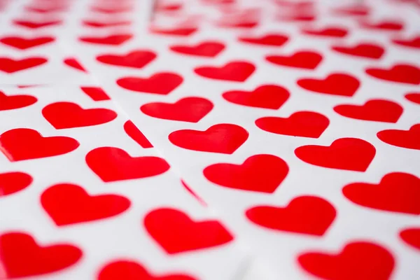 Κοντινό Κόκκινο Αυτοκόλλητο Καρδιάς Λευκό Χαρτί — Φωτογραφία Αρχείου