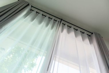 Oturma odasındaki perde iç dekorasyonu