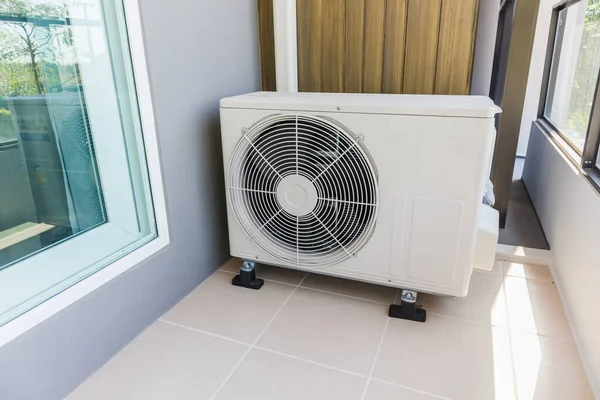 Luftkonditionering Utomhus Enhet Kompressor Installera Utanför Huset — Stockfoto