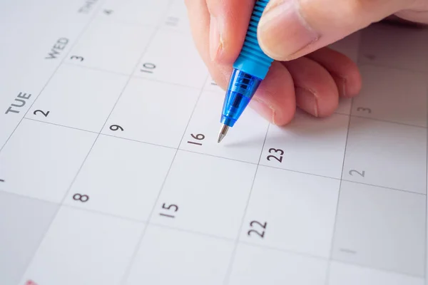 Mujer Mano Con Escritura Pluma Fecha Del Calendario Planificación Negocios — Foto de Stock