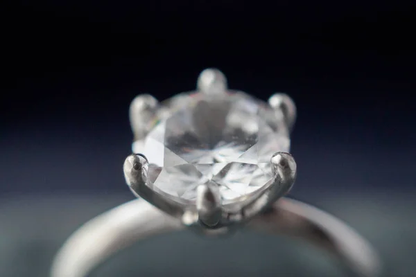 Διαμαντένιο Δαχτυλίδι Κουτί Δώρου Κοσμήματα Close Φόντο — Φωτογραφία Αρχείου