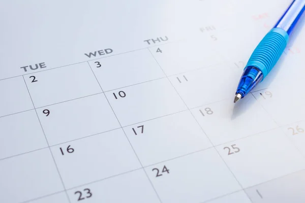 Niebieski Długopis Stronie Kalendarza Tło Biznes Planowanie Spotkanie Koncepcja — Zdjęcie stockowe
