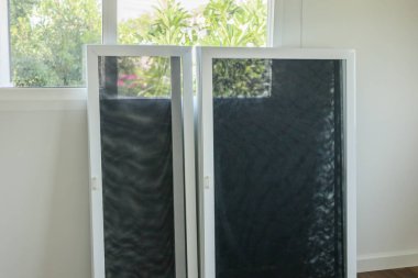 Sivrisinek ağı pencere koruması böceğe karşı