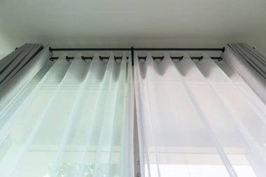 Oturma odasındaki perde iç dekorasyonu