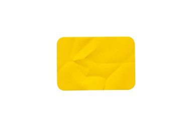 Beyaz arkaplanda izole edilmiş sarı plastik etiket