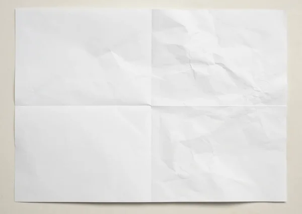 Papel Branco Dobrado Enrugado Sobre Fundo Branco — Fotografia de Stock