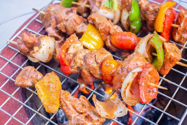 Barbecue Skewers Meat Vegetables Grill Close — Stockfoto