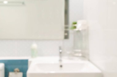 Soyut bulanık beyaz lavabo ve musluk banyonun iç arka planı