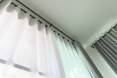 Oturma odasındaki perde iç dekorasyonu