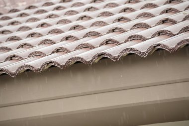 Seramik çatı kiremitleri bizden.