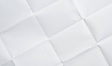 Beyaz katlanmış ve buruşmuş kağıt doku arkaplanı