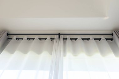 Oturma odasındaki perde iç dekorasyonu