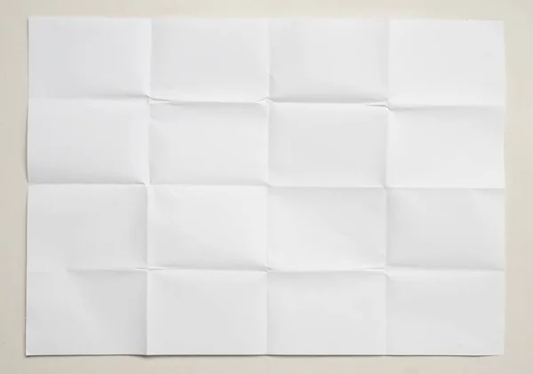 Papel Branco Dobrado Enrugado Sobre Fundo Branco — Fotografia de Stock