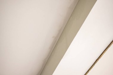 Yağmur suyu sızıntısı hasar görmüş.