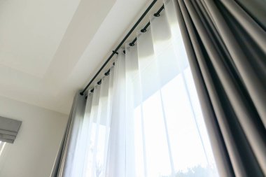 Oturma odasındaki perde iç dekorasyonu