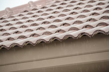 Seramik çatı kiremitleri bizden.