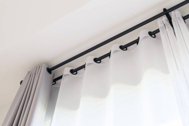 Oturma odasındaki perde iç dekorasyonu