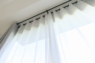 Oturma odasındaki perde iç dekorasyonu