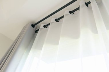Oturma odasındaki perde iç dekorasyonu