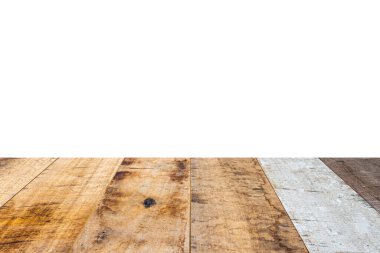 Ürün gösterimi için beyaz arkaplanda boş tahta tablo izole edildi