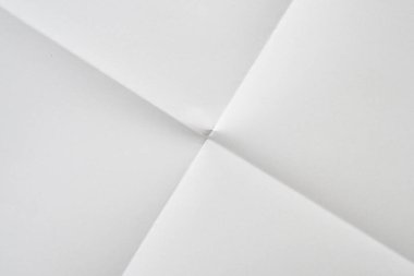 Beyaz katlanmış ve buruşmuş kağıt doku arkaplanı