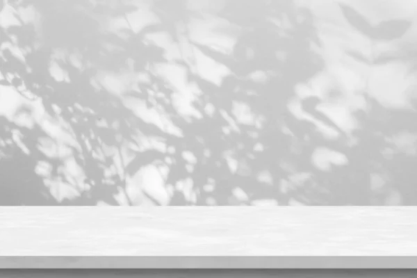 Мраморный Стол Каплей Тени Дерева Белом Фоне Стены Отображения Макета — стоковое фото