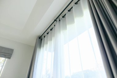 Oturma odasındaki perde iç dekorasyonu