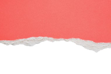 Pembe yırtık kağıt kenarları beyaz arkaplanda izole edilmiş.