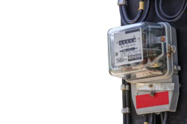 Beyaz arkaplanda izole edilmiş ev kullanımı için elektrik güç kutusu metresi