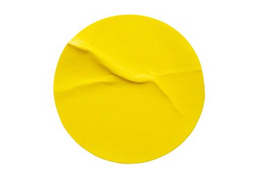 Beyaz arkaplanda izole edilmiş sarı yuvarlak kağıt etiketi