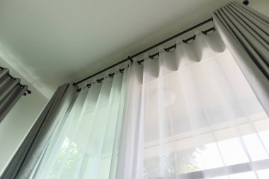 Oturma odasındaki perde iç dekorasyonu