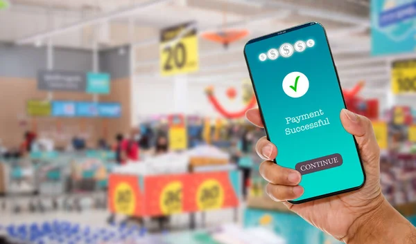 Man Hand Holds Smartphone Screen Message Payment Successful Supermarket Concept — Φωτογραφία Αρχείου