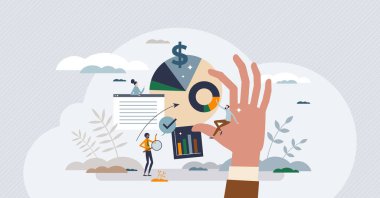 Reklam stratejisi olan pazarlama kampanyası yönetimi. Küçük insan konsepti. Akıllı ve etkili finansal kaynaklar kullanım vektörü illüstrasyonuna sahip sosyal medya, ürün veya web sitesi ticari planı.