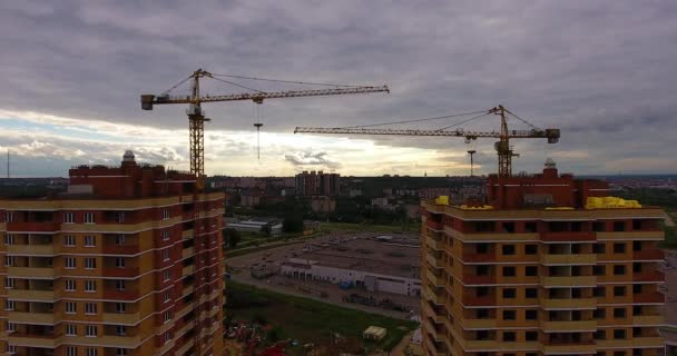 Повітряний дрон вид на будівництво нового житлового комплексу — стокове відео