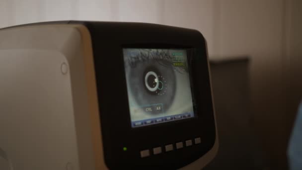 Vérification de la vue avec Auto Ref-Keratometer, équipement ophtalmique — Video