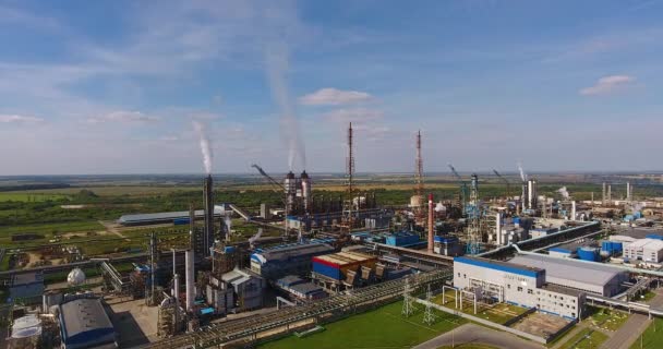 Vista superior de fábrica química industrial grande — Vídeos de Stock