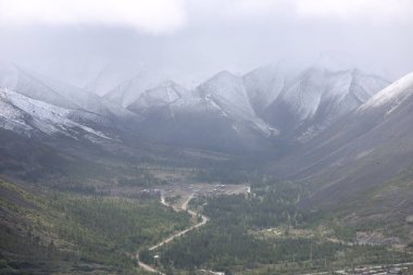 Gün batımı uzak doğu Rusya Nehri tundrası