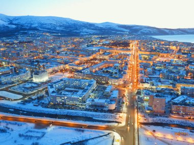 Nigth North Town 'da kış karı ve yarı fiyatına insansız hava aracı.