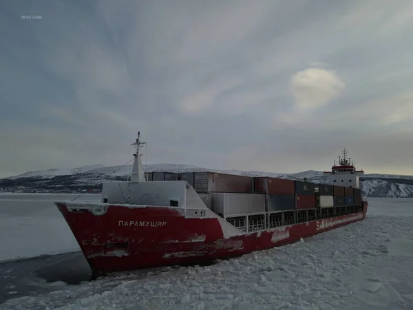 Inverno mare nave ghiaccio artico trasporto sasco maersk — Foto Stock