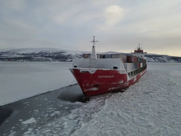 Inverno mare nave ghiaccio artico trasporto sasco maersk — Foto Stock