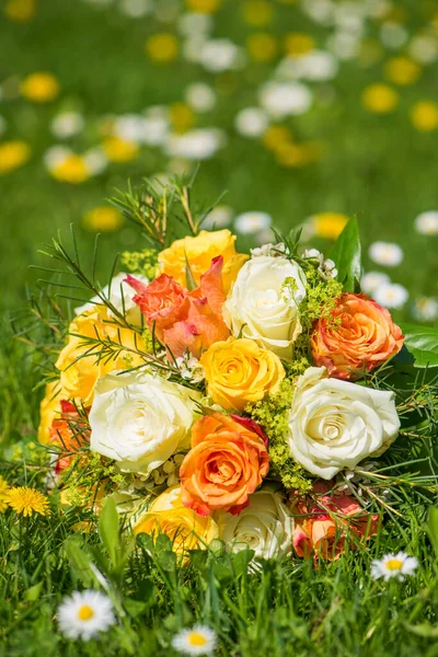 Bunga Mawar Warna Warni Buket Bunga Taman Musim Semi — Stok Foto