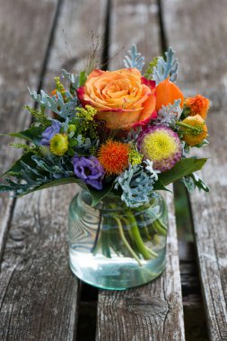 Renkli yaz çiçeği buketi 