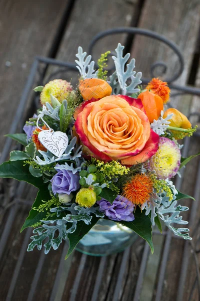 Renkli yaz çiçeği buketi 