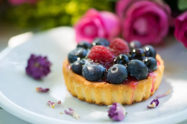 Tartelet Friut Con Flores — Foto de Stock