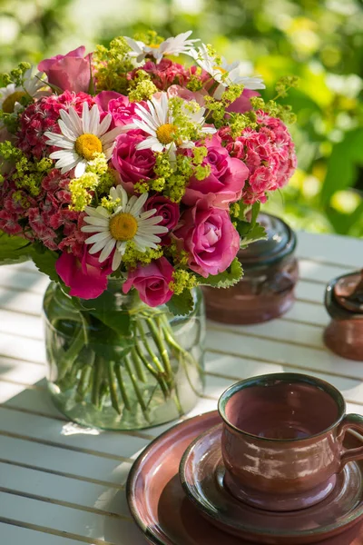 Arreglo Floral Verano Con Rosas Rosadas — Foto de Stock