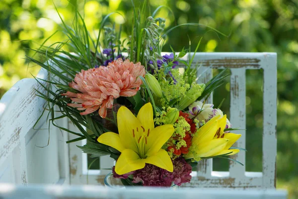 Beautiful Flower Bouquet Garden Bench — Stock Photo, Image